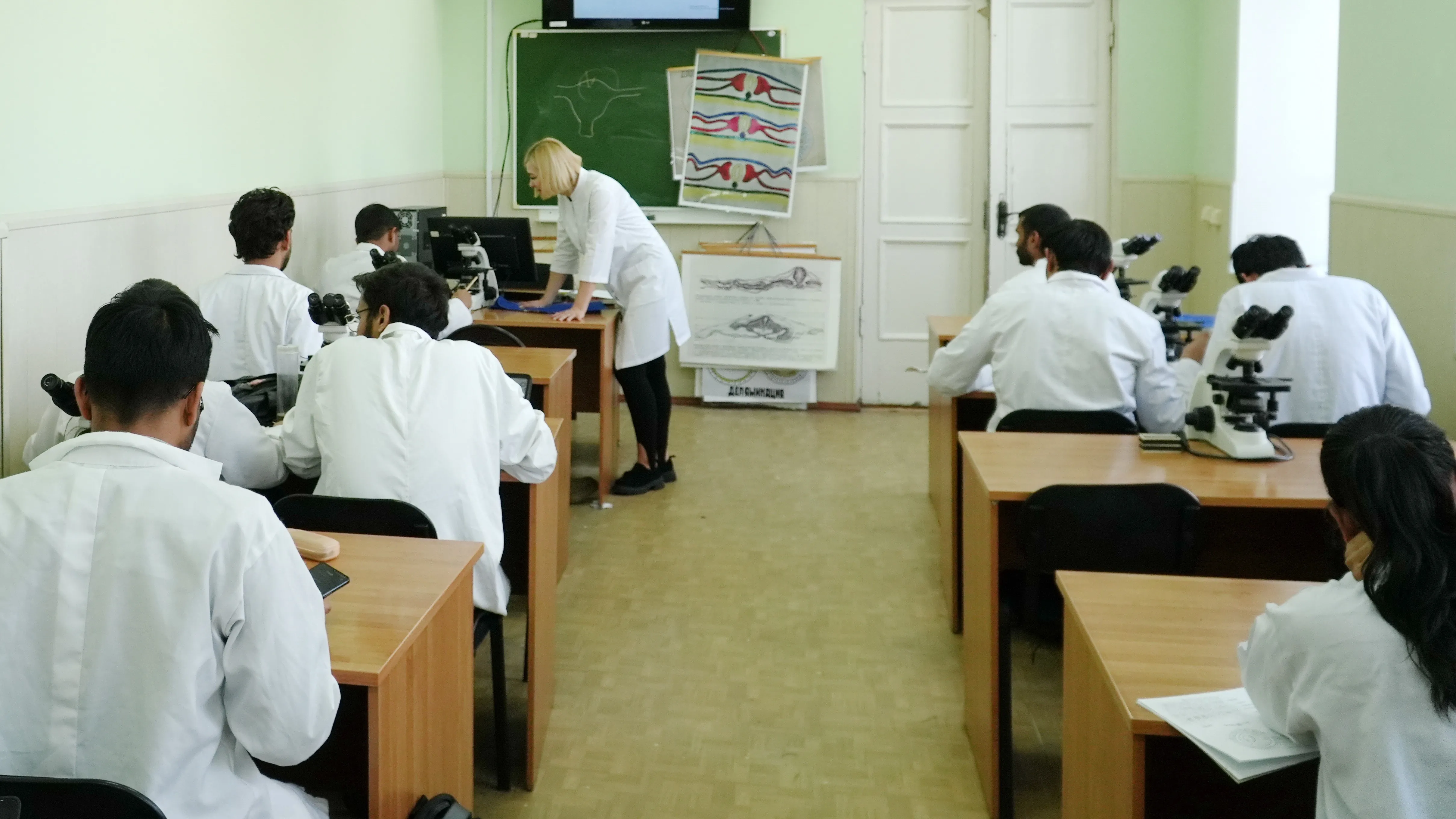 First-Year Indian Students Study Histology at Amur State Medical Academy
