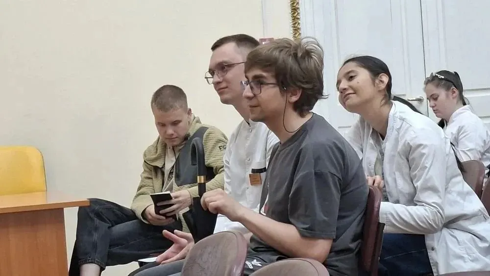 Amur Medical Academy student research reform meeting with student scientific society members and university leadership