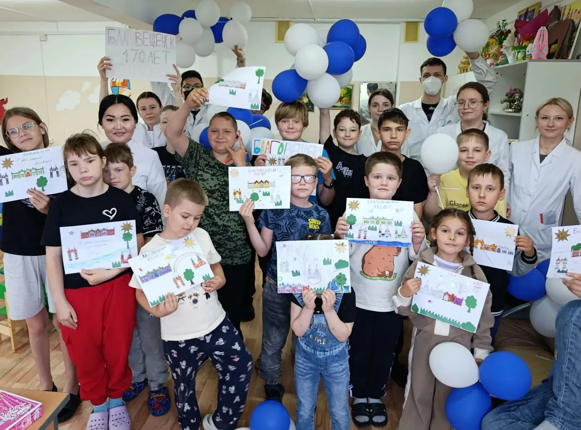 Medical students celebrate city anniversary with children at the Children\'s City Clinical Hospital