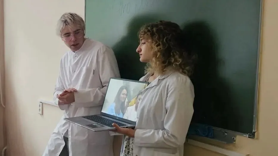 Pediatric Students Help First-Year Students Adapt to Medical School