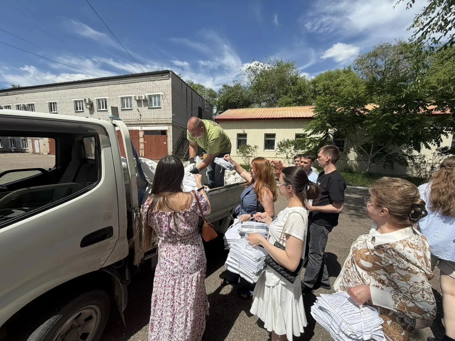 Medical students participating in recycling campaign