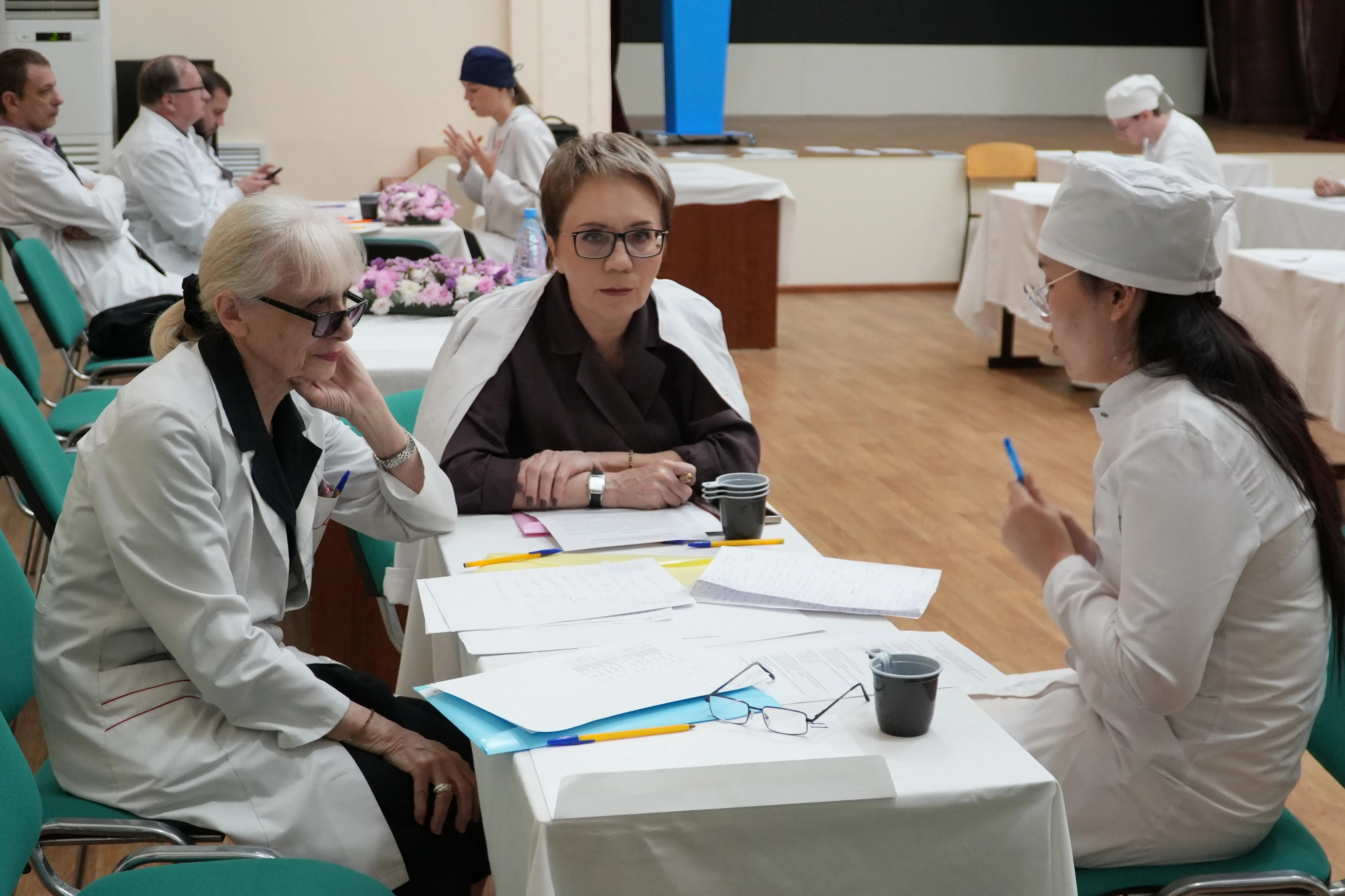 Future doctors preparing for medical careers in Russia