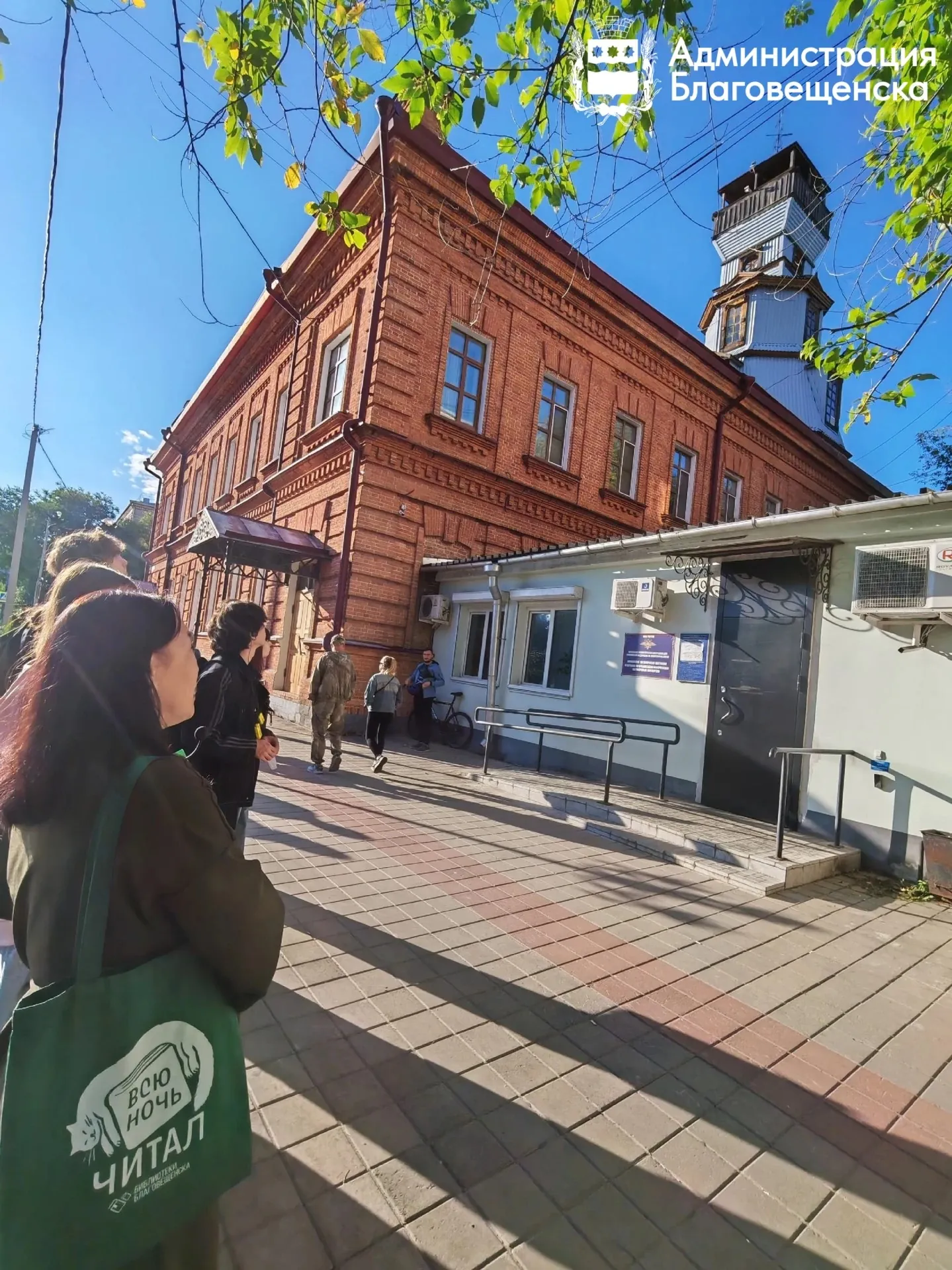 Amur Medical Academy students on Gorky Street historical tour
